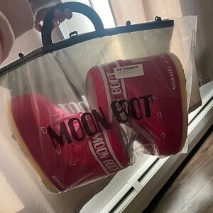 Brand New Hot Pink MoonBoot